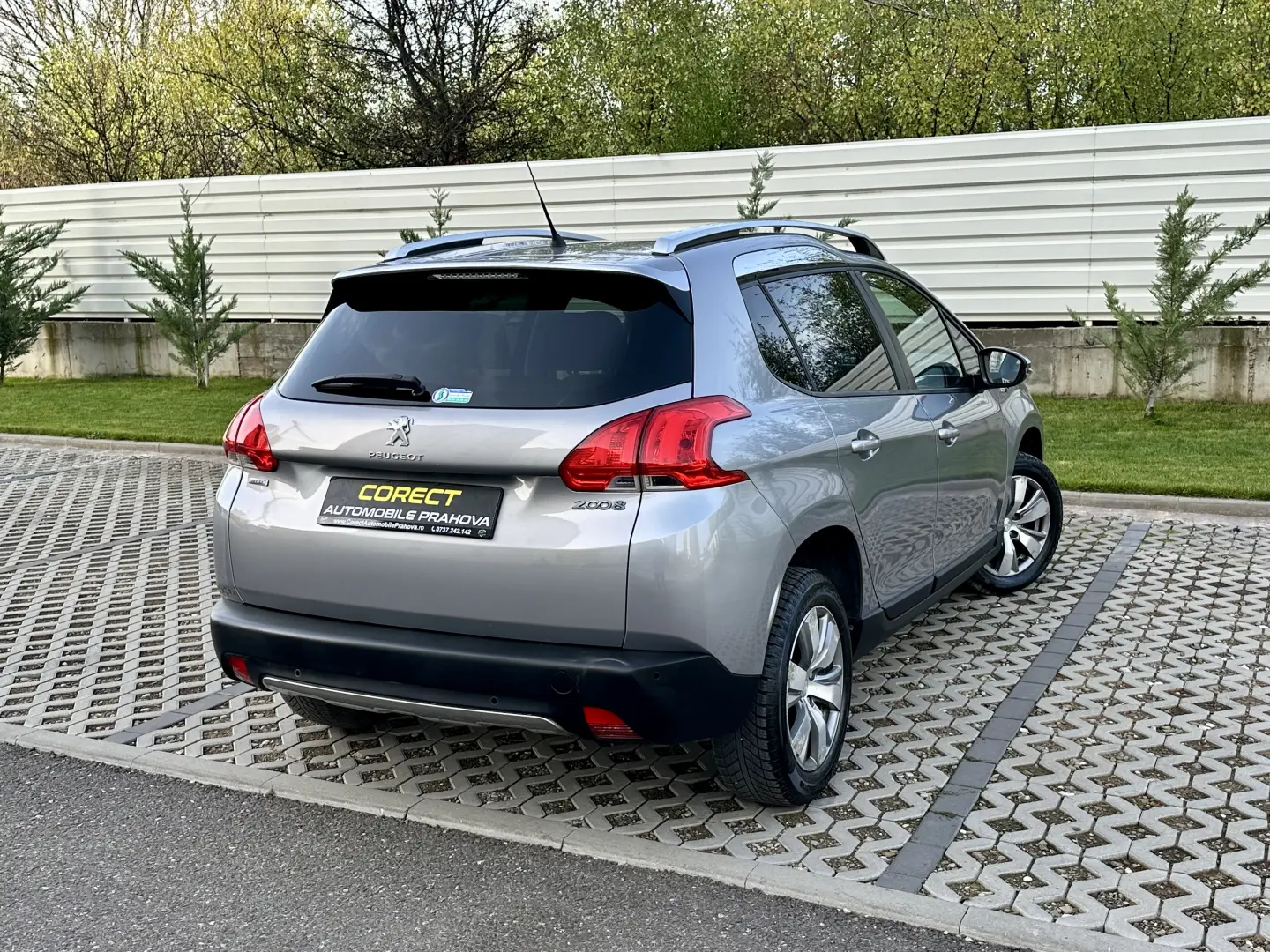 Peugeot 2008  senzori parcare  166.000 km  garantie  rate