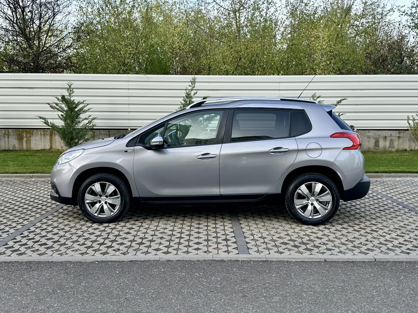 Peugeot 2008  senzori parcare  166.000 km  garantie  rate