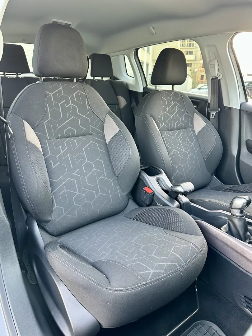 Peugeot 2008  senzori parcare  166.000 km  garantie  rate