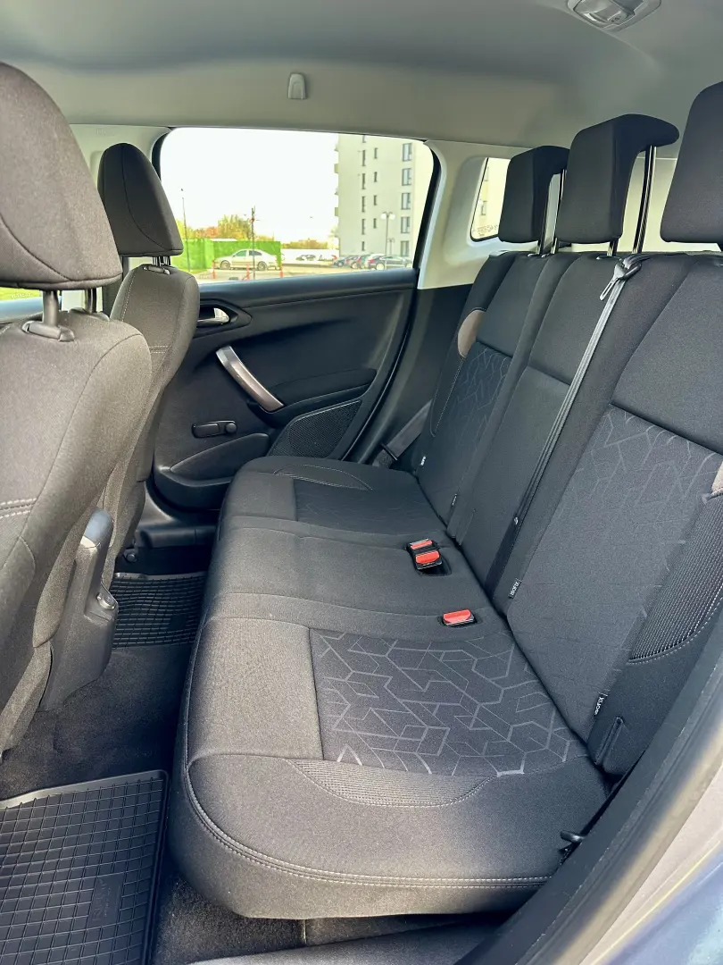 Peugeot 2008  senzori parcare  166.000 km  garantie  rate