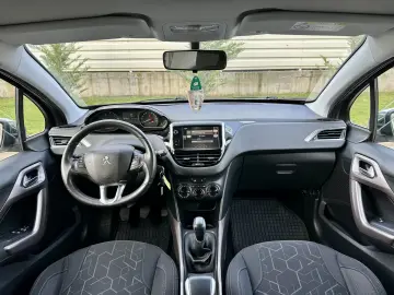 Peugeot 2008  senzori parcare  166.000 km  garantie  rate