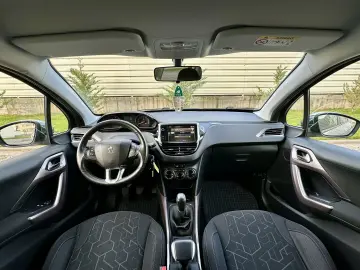 Peugeot 2008  senzori parcare  166.000 km  garantie  rate