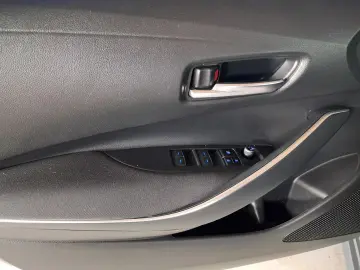 TOYOTA COROLLA BUSINESS HSD E-CVT 1.8i-98CP