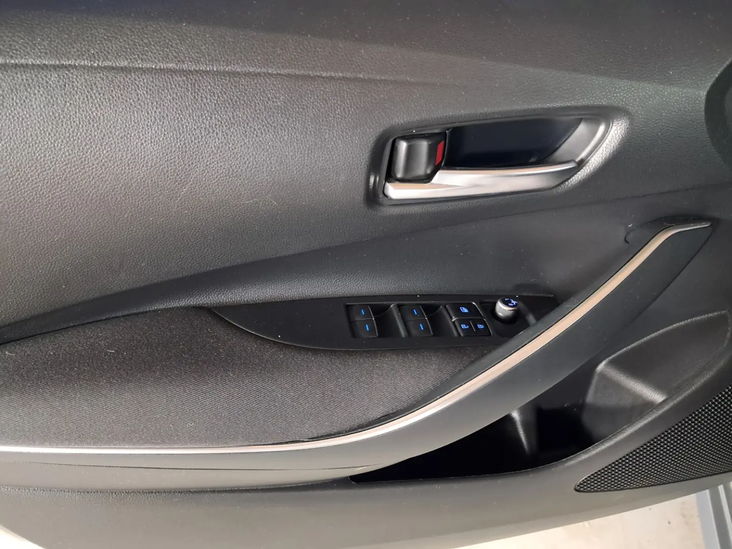 TOYOTA COROLLA BUSINESS HSD E-CVT 1.8i-98CP