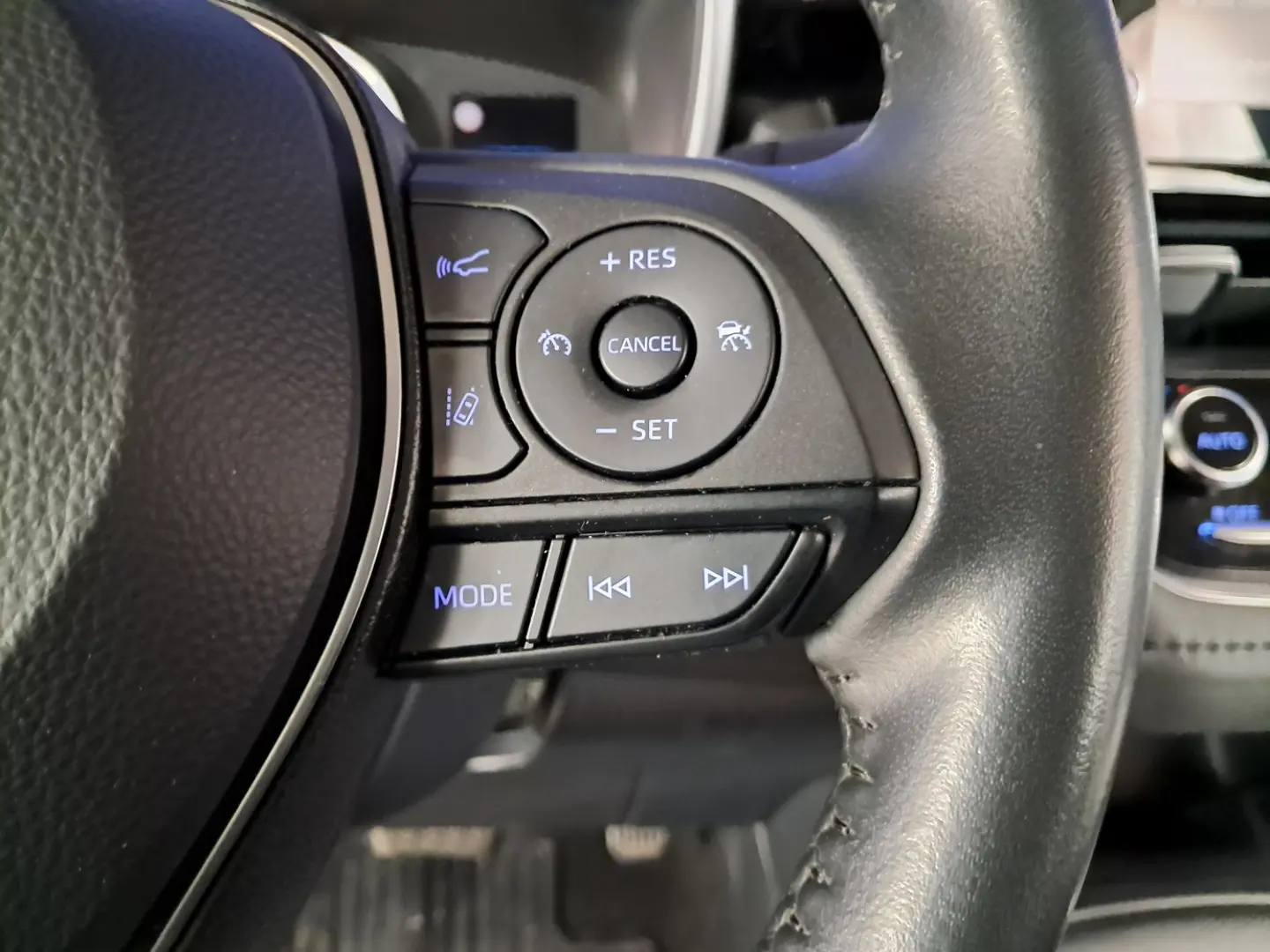 TOYOTA COROLLA BUSINESS HSD E-CVT 1.8i-98CP