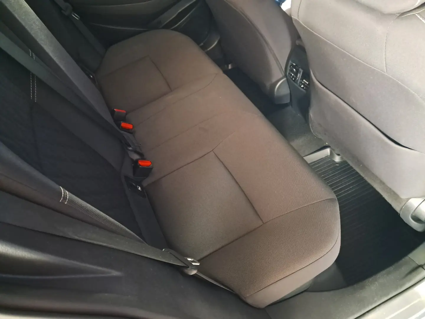 TOYOTA COROLLA BUSINESS HSD E-CVT 1.8i-98CP