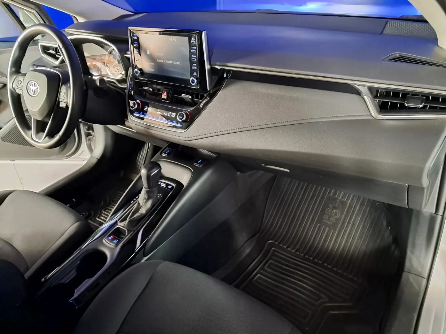 TOYOTA COROLLA BUSINESS HSD E-CVT 1.8i-98CP