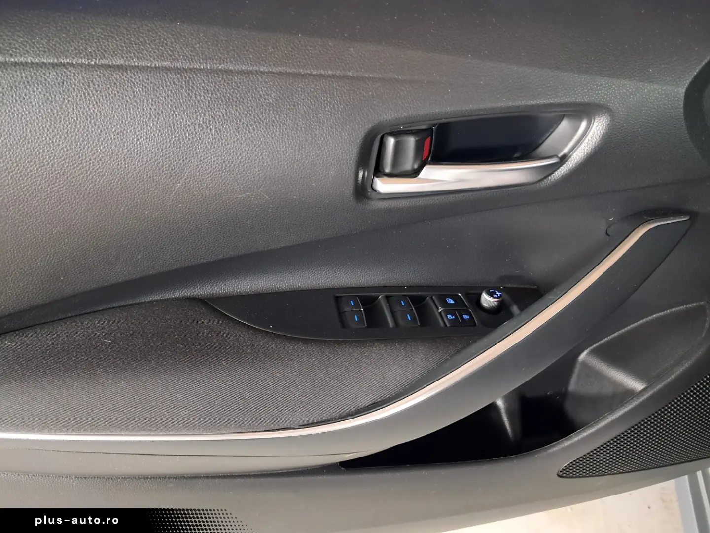 TOYOTA COROLLA BUSINESS HSD E-CVT 1.8i-98CP