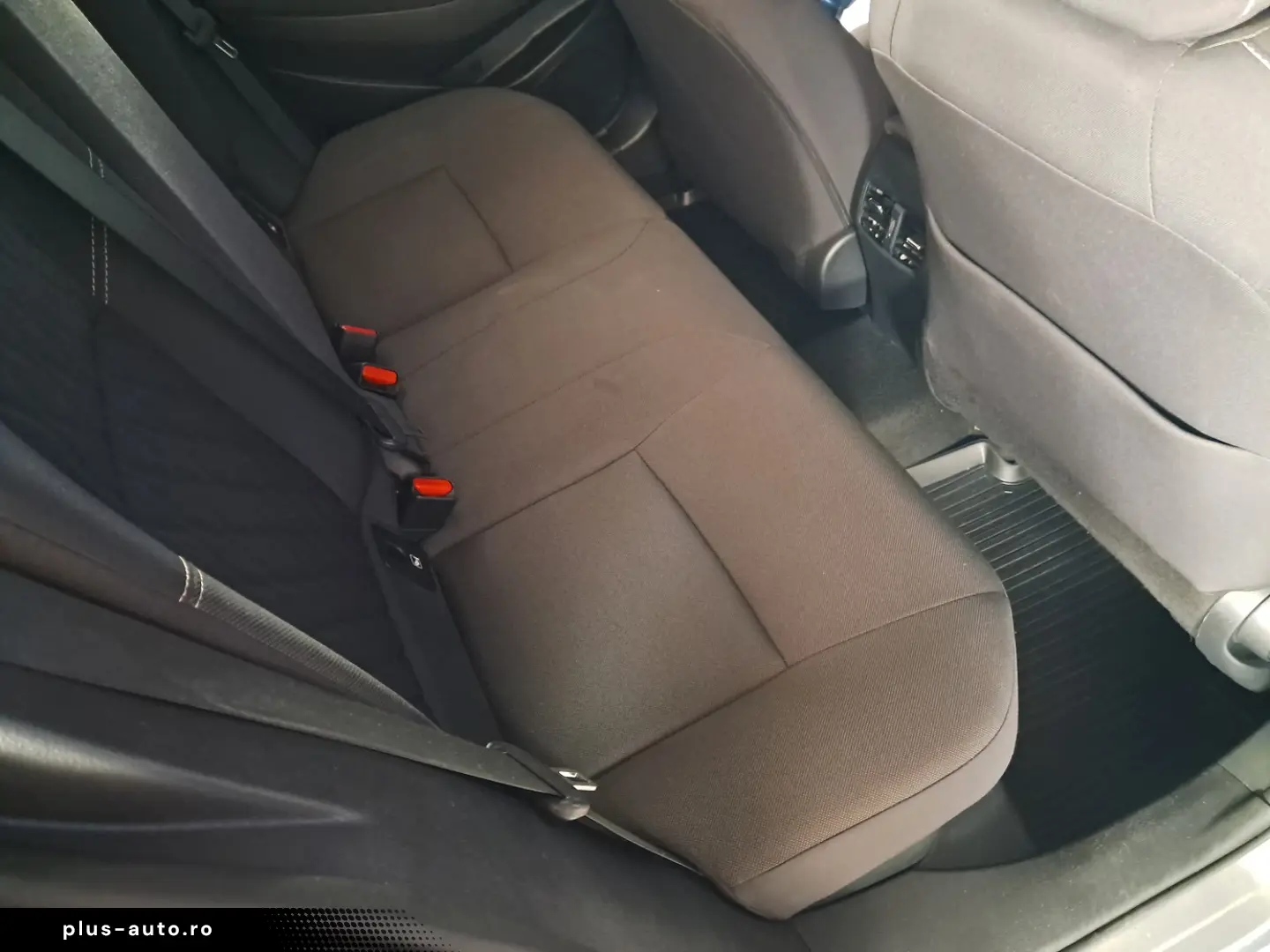 TOYOTA COROLLA BUSINESS HSD E-CVT 1.8i-98CP