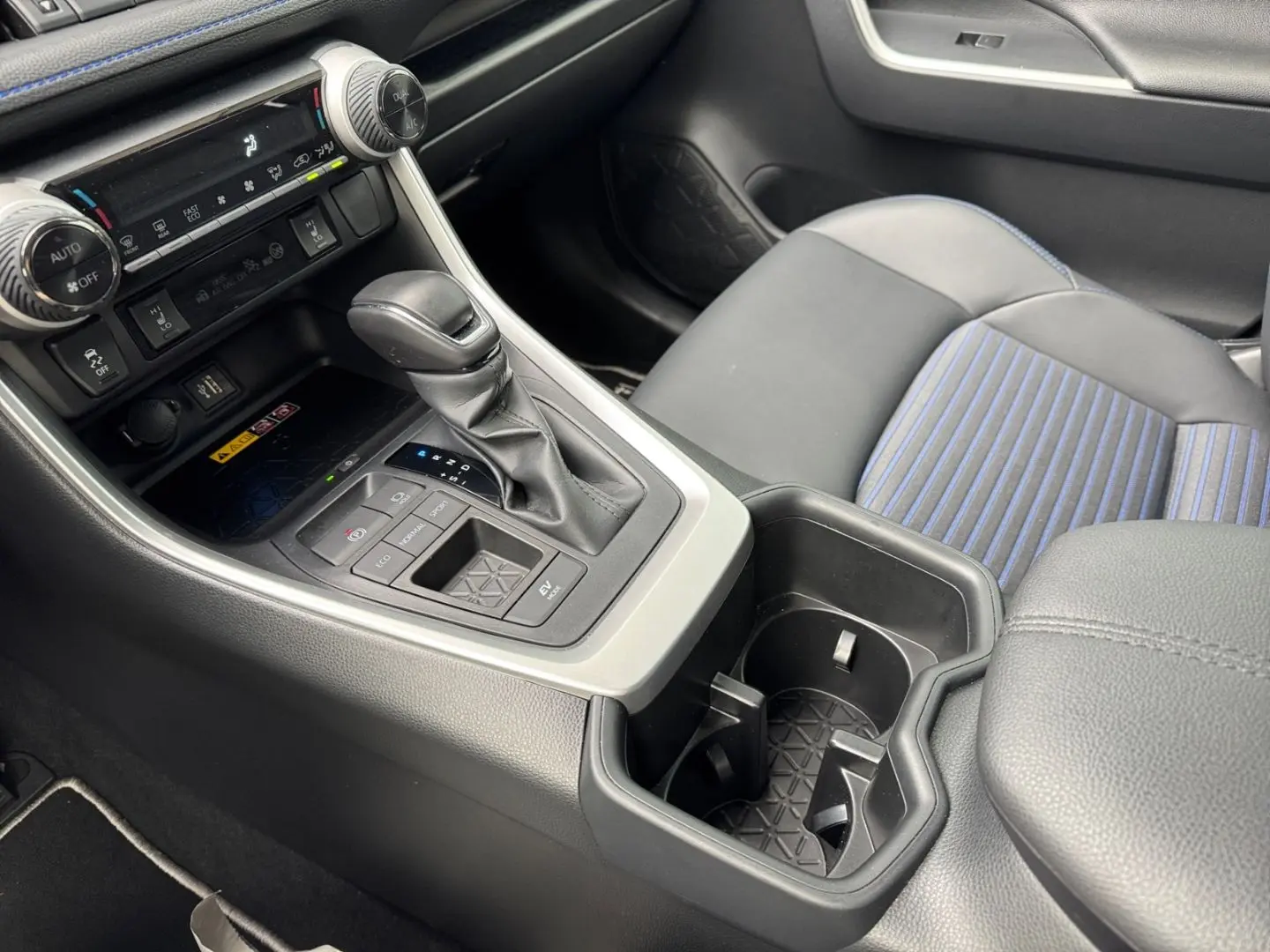 RAV 4 2.5 4x2 Hybrid Style Selection  360 SHZ AC