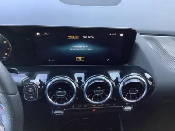 GLA 180 AMG LED MBUX High-End Spurhalte-A. DAB