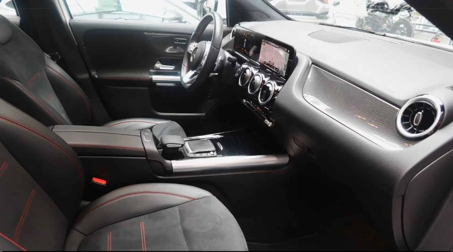 GLA 180 AMG Spur Navi DAB Pano Kamera