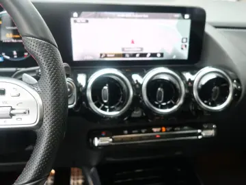 GLA 180 AMG Spur Navi DAB Pano Kamera