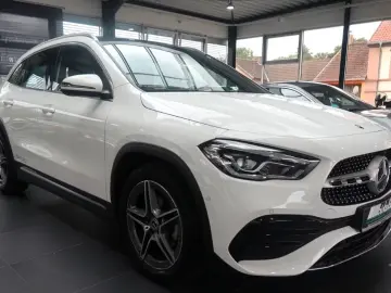 GLA 180 AMG Spur Navi DAB Pano Kamera