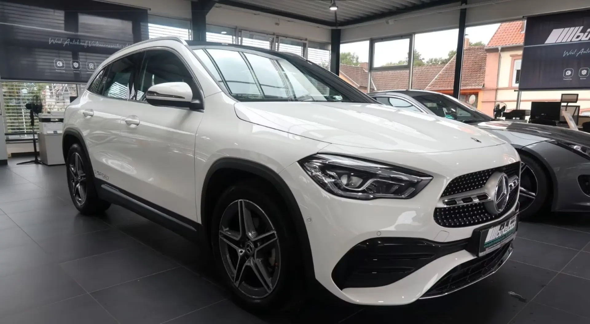 GLA 180 AMG Spur Navi DAB Pano Kamera