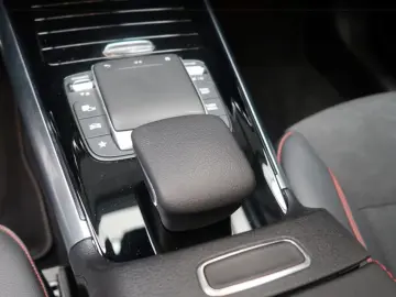 GLA 180 AMG Spur Navi DAB Pano Kamera