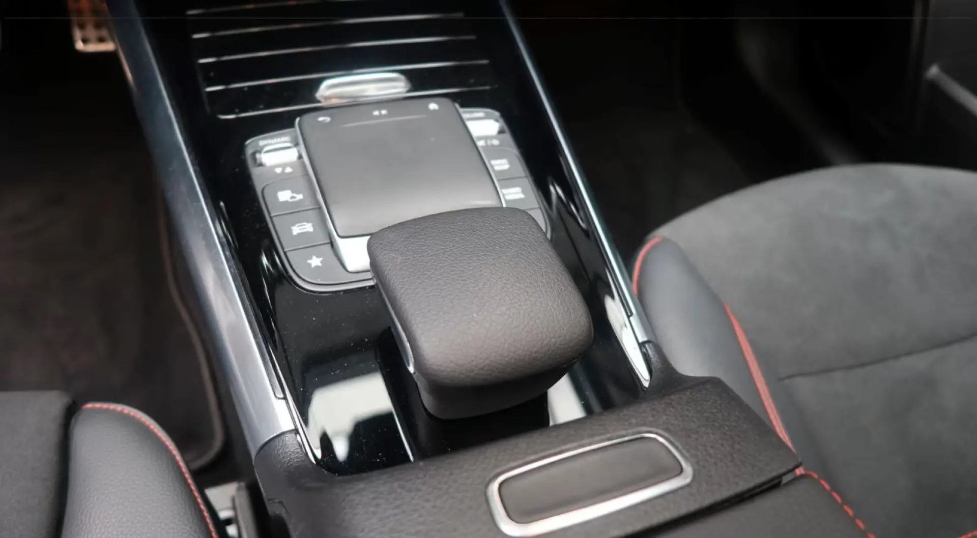 GLA 180 AMG Spur Navi DAB Pano Kamera