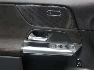 GLA 180 AMG Spur Navi DAB Pano Kamera