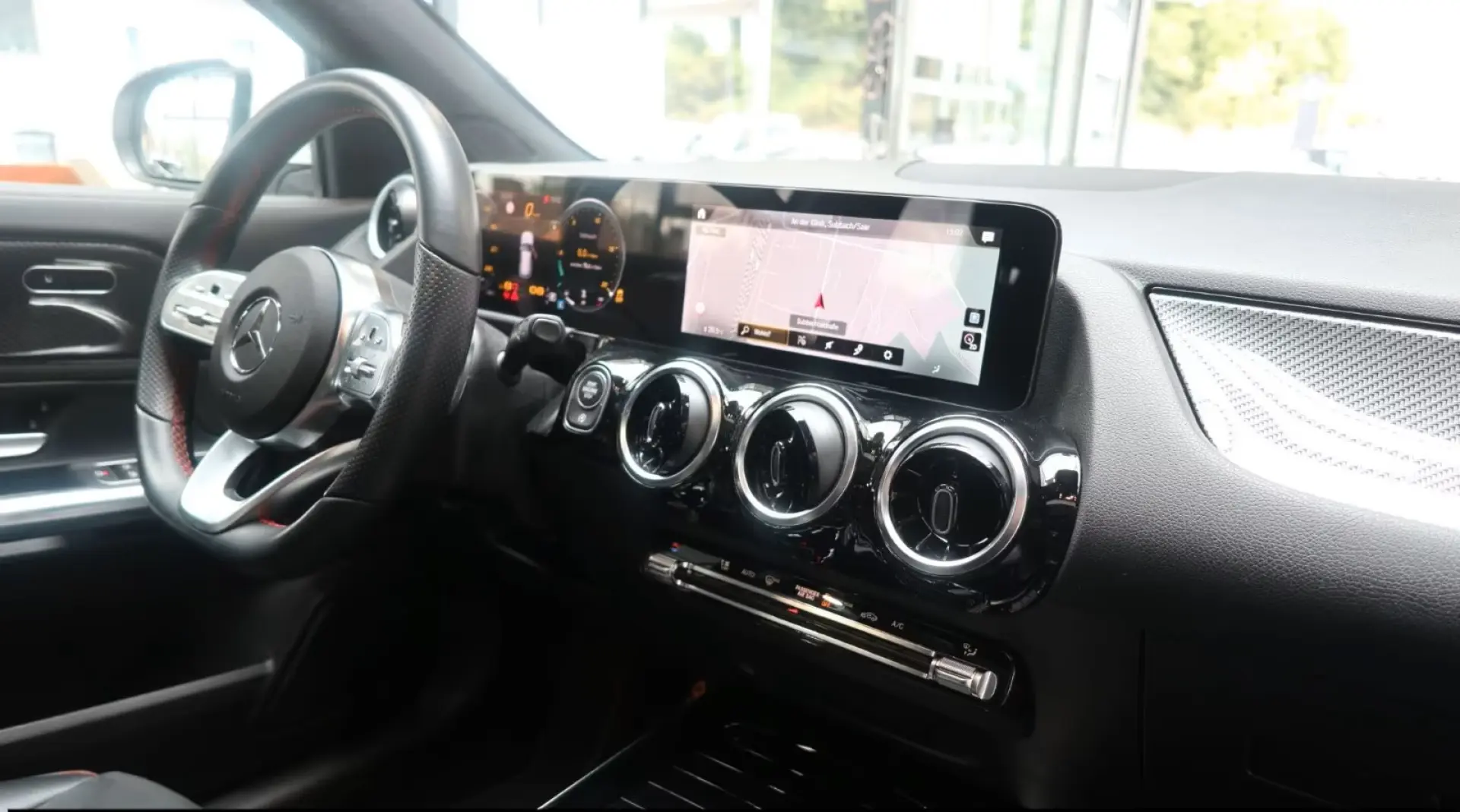 GLA 180 AMG Spur Navi DAB Pano Kamera