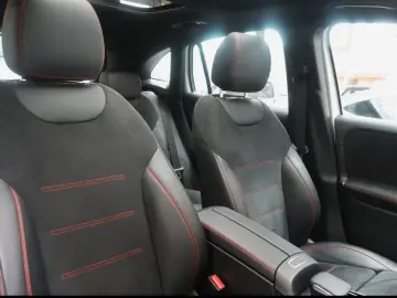 GLA 180 AMG Spur Navi DAB Pano Kamera