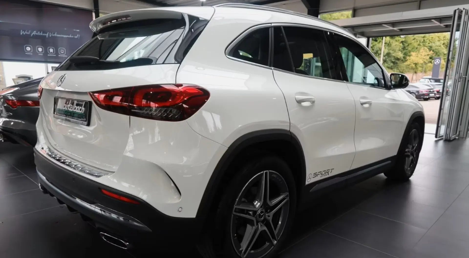 GLA 180 AMG Spur Navi DAB Pano Kamera