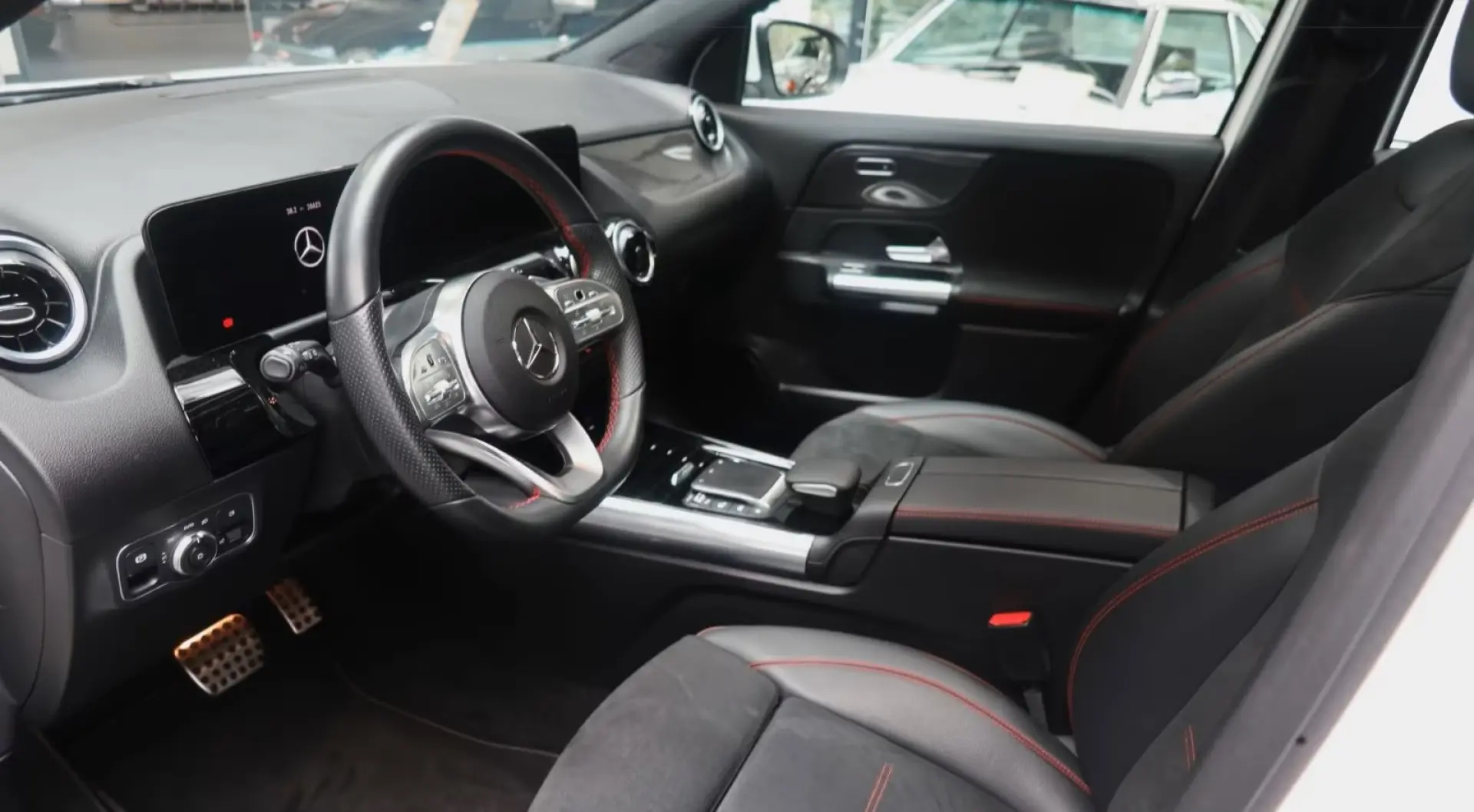 GLA 180 AMG Spur Navi DAB Pano Kamera