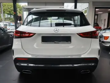 GLA 180 AMG Spur Navi DAB Pano Kamera