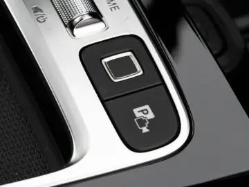 GLA 180 AMG-Sport Pano Night 360 MBeam Totw