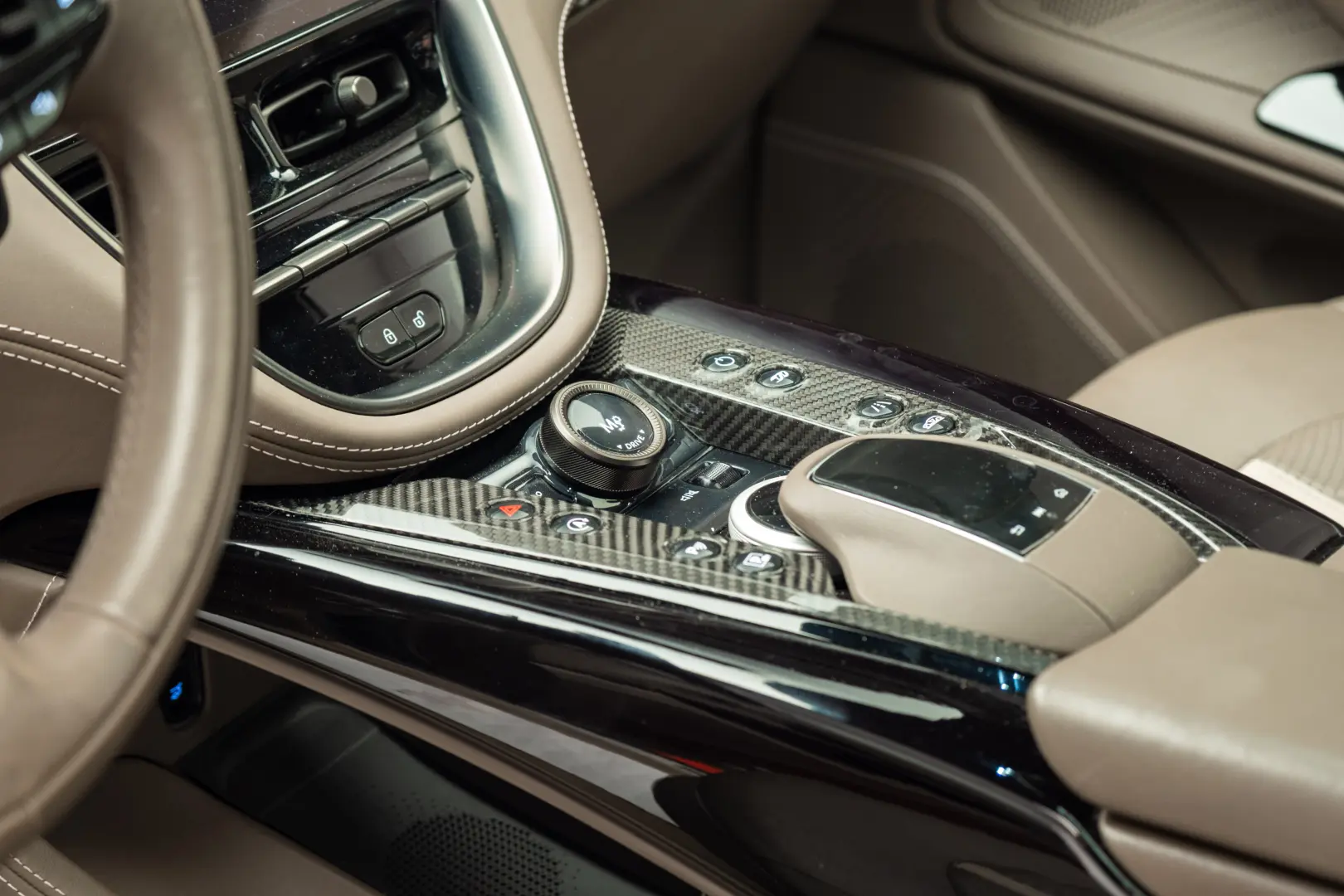 2023 ASTON MARTIN DBX 707