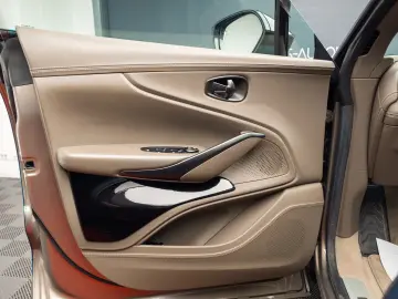 2023 ASTON MARTIN DBX 707