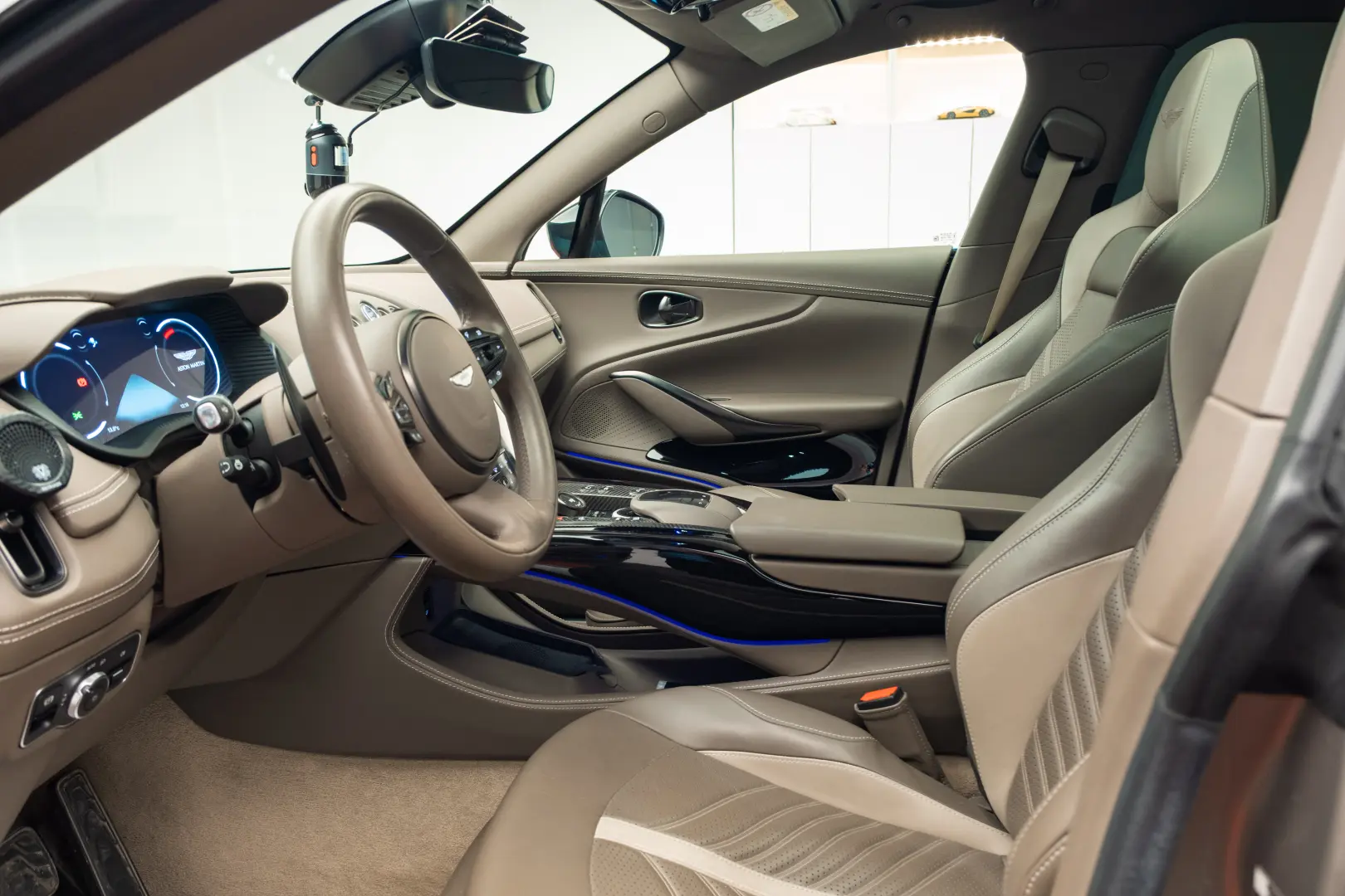 2023 ASTON MARTIN DBX 707