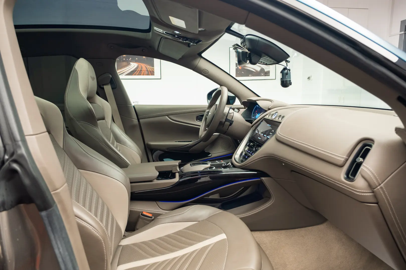 2023 ASTON MARTIN DBX 707