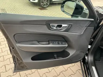 XC60 B4 Momentum Pro  LED Navi Sitzh. Kamera