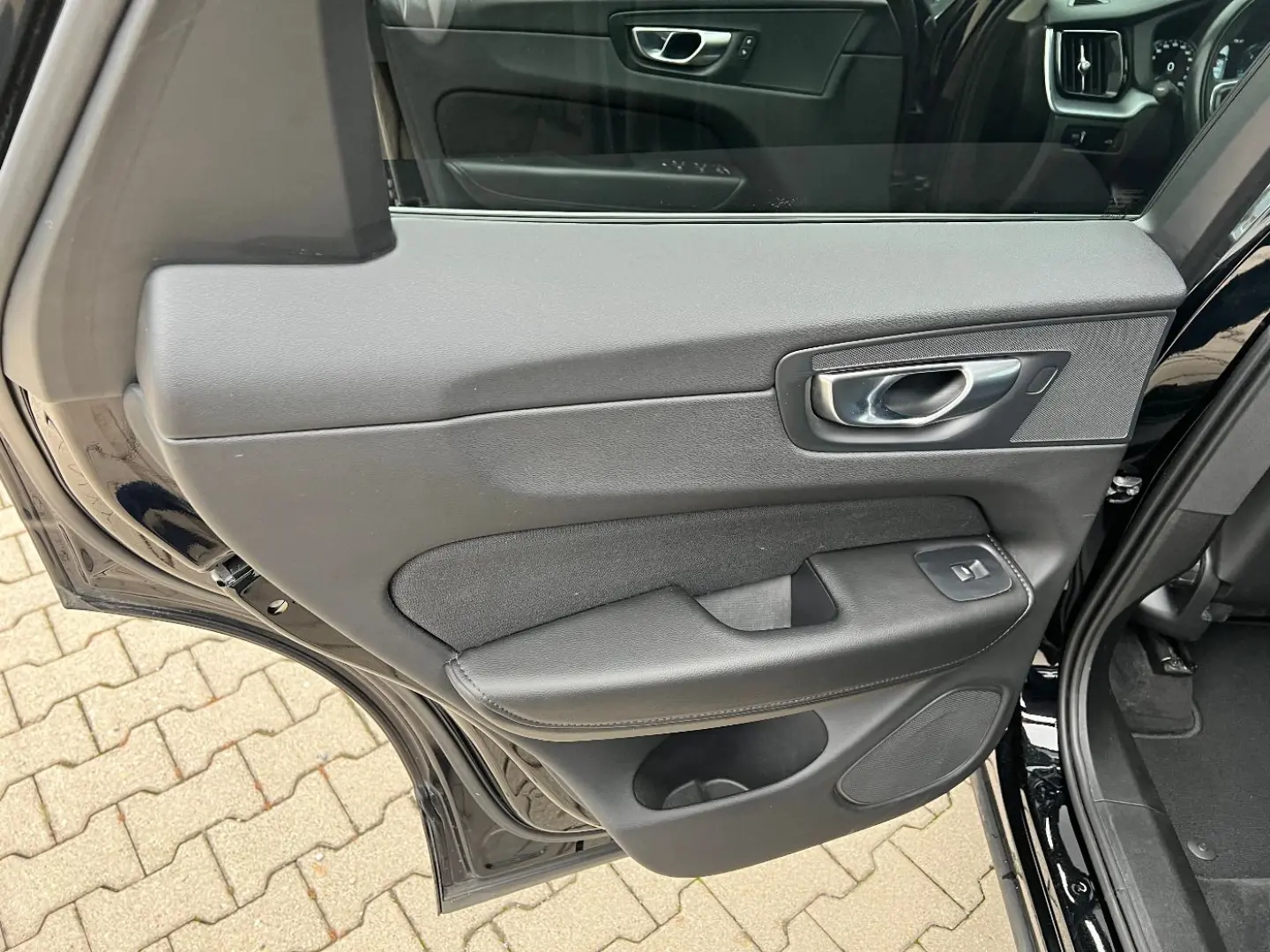 XC60 B4 Momentum Pro  LED Navi Sitzh. Kamera