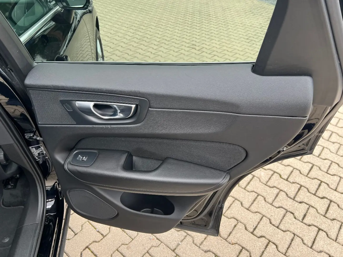 XC60 B4 Momentum Pro  LED Navi Sitzh. Kamera