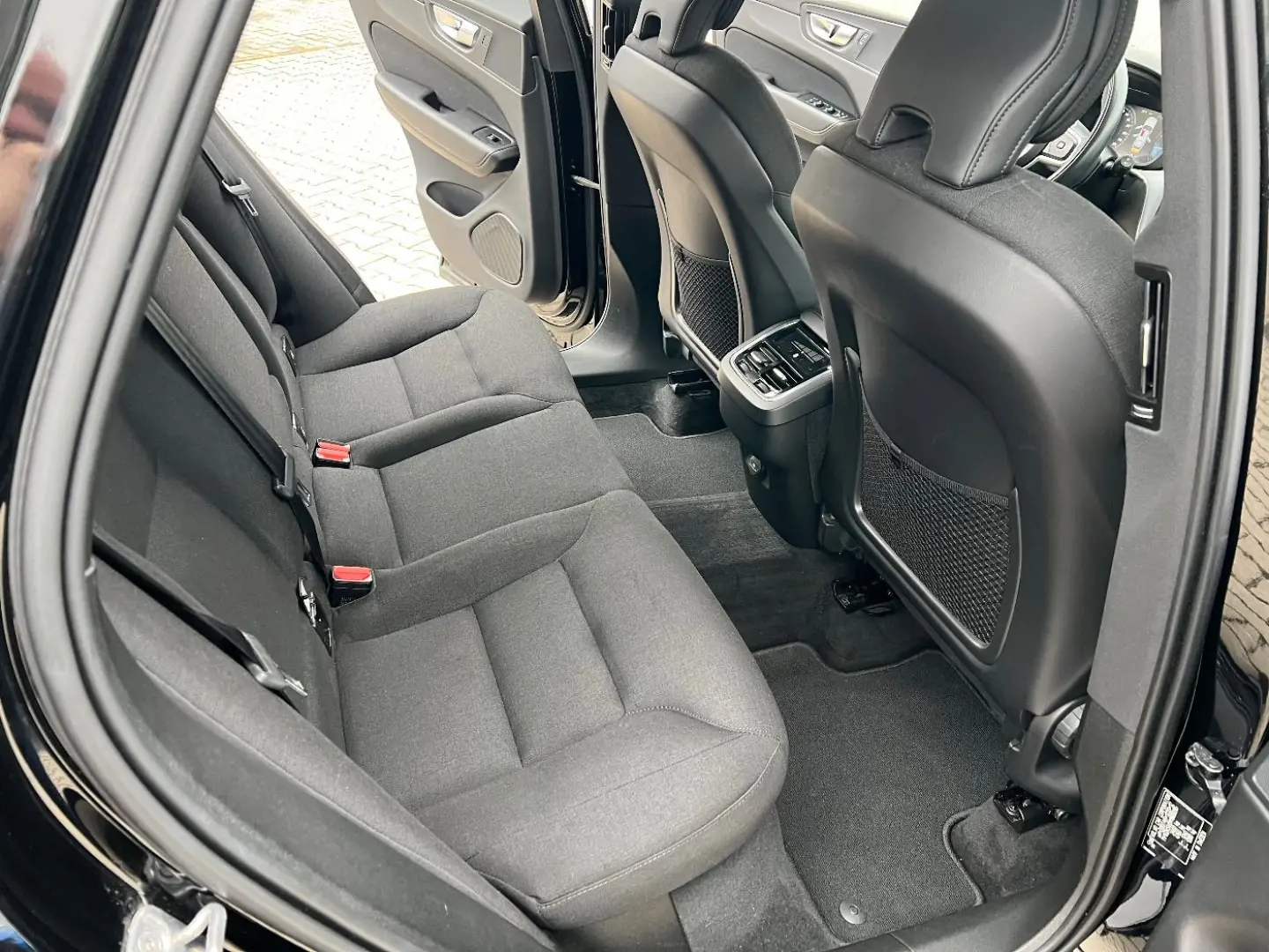 XC60 B4 Momentum Pro  LED Navi Sitzh. Kamera