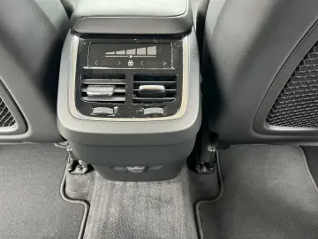 XC60 B4 Momentum Pro  LED Navi Sitzh. Kamera