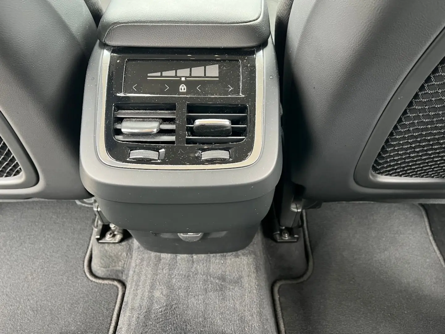 XC60 B4 Momentum Pro  LED Navi Sitzh. Kamera