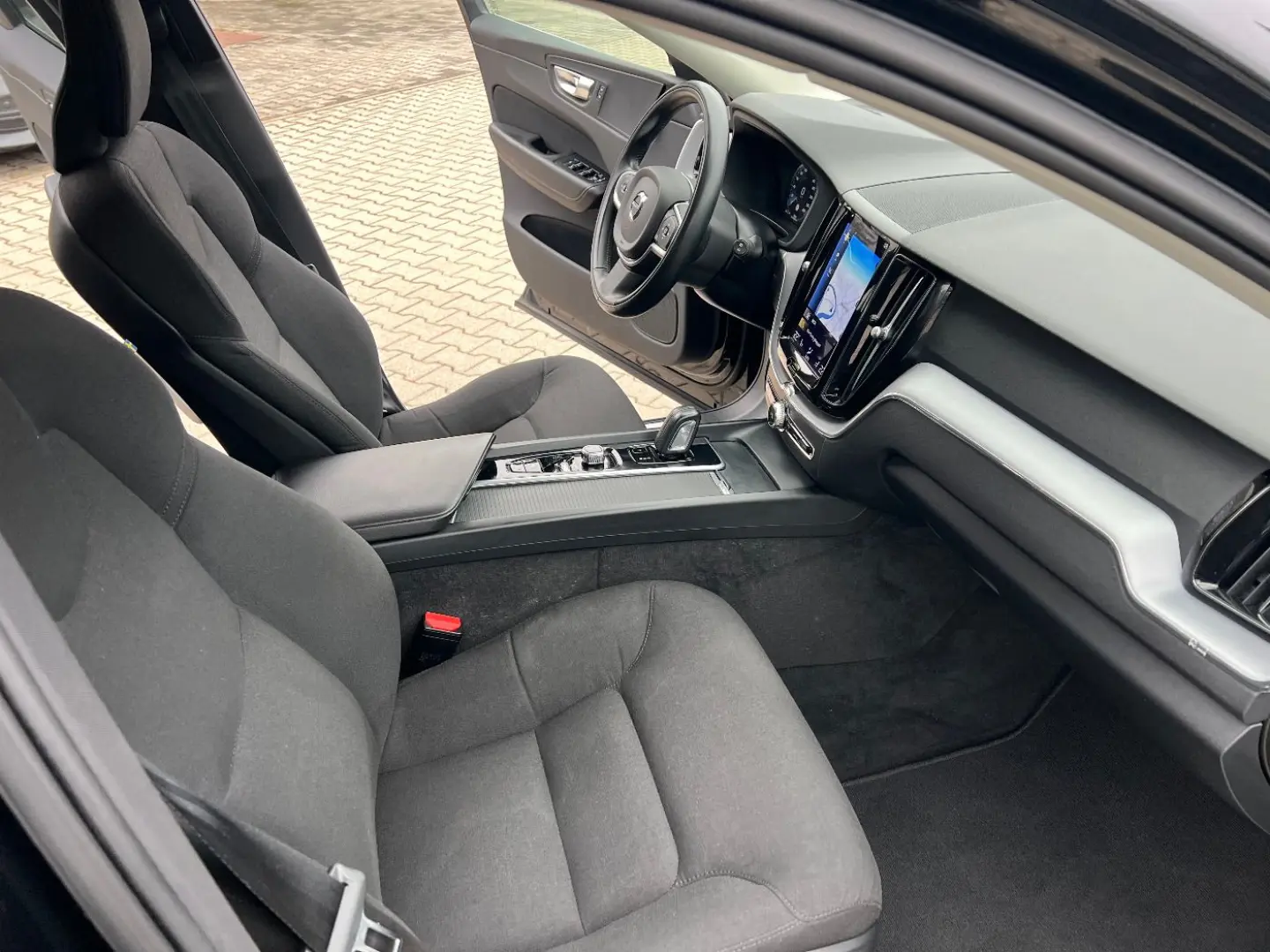 XC60 B4 Momentum Pro  LED Navi Sitzh. Kamera