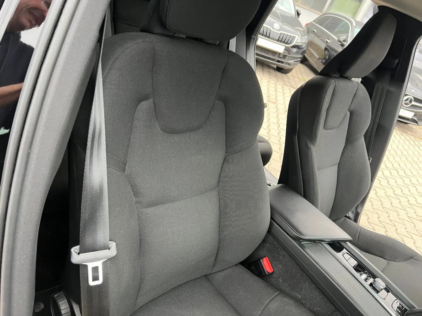 XC60 B4 Momentum Pro  LED Navi Sitzh. Kamera