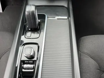 XC60 B4 Momentum Pro  LED Navi Sitzh. Kamera