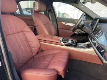 740 d xDrive M-Sport 22'' Pano-Sky Iconic St.Hzg