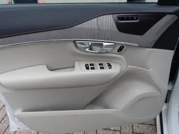 XC90 Ultra Dark T8 AWD Plug-in Hybrid PANO FourC