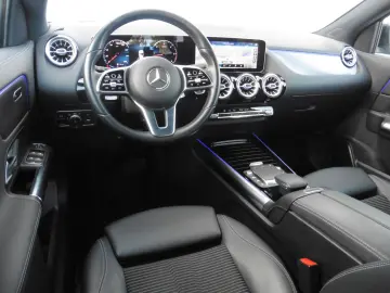 GLA 200 d DCT WIDE LED Navi Kamera 18  1-Hand