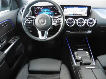 GLA 200 d DCT WIDE LED Navi Kamera 18  1-Hand