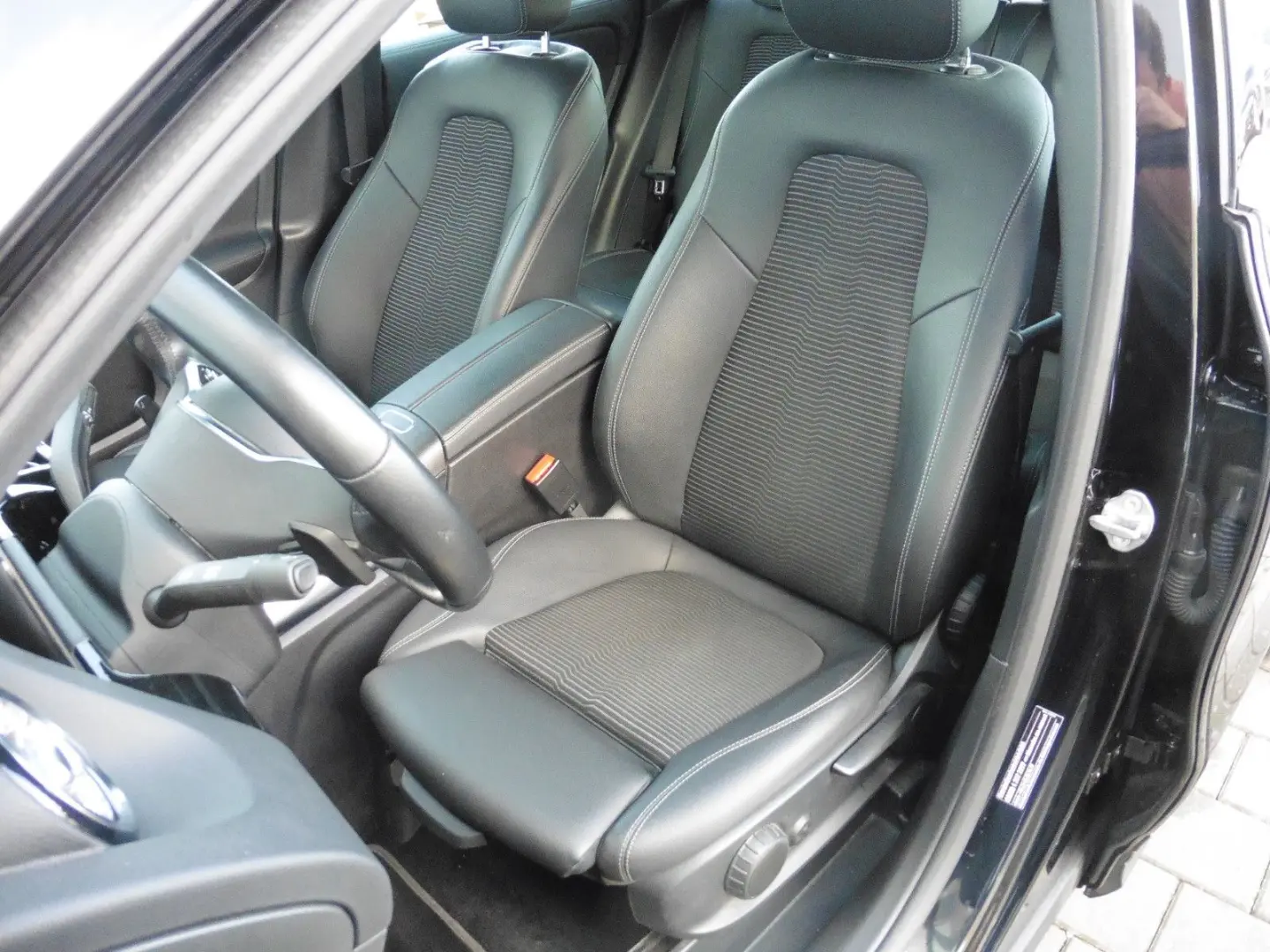 GLA 200 d DCT WIDE LED Navi Kamera 18  1-Hand