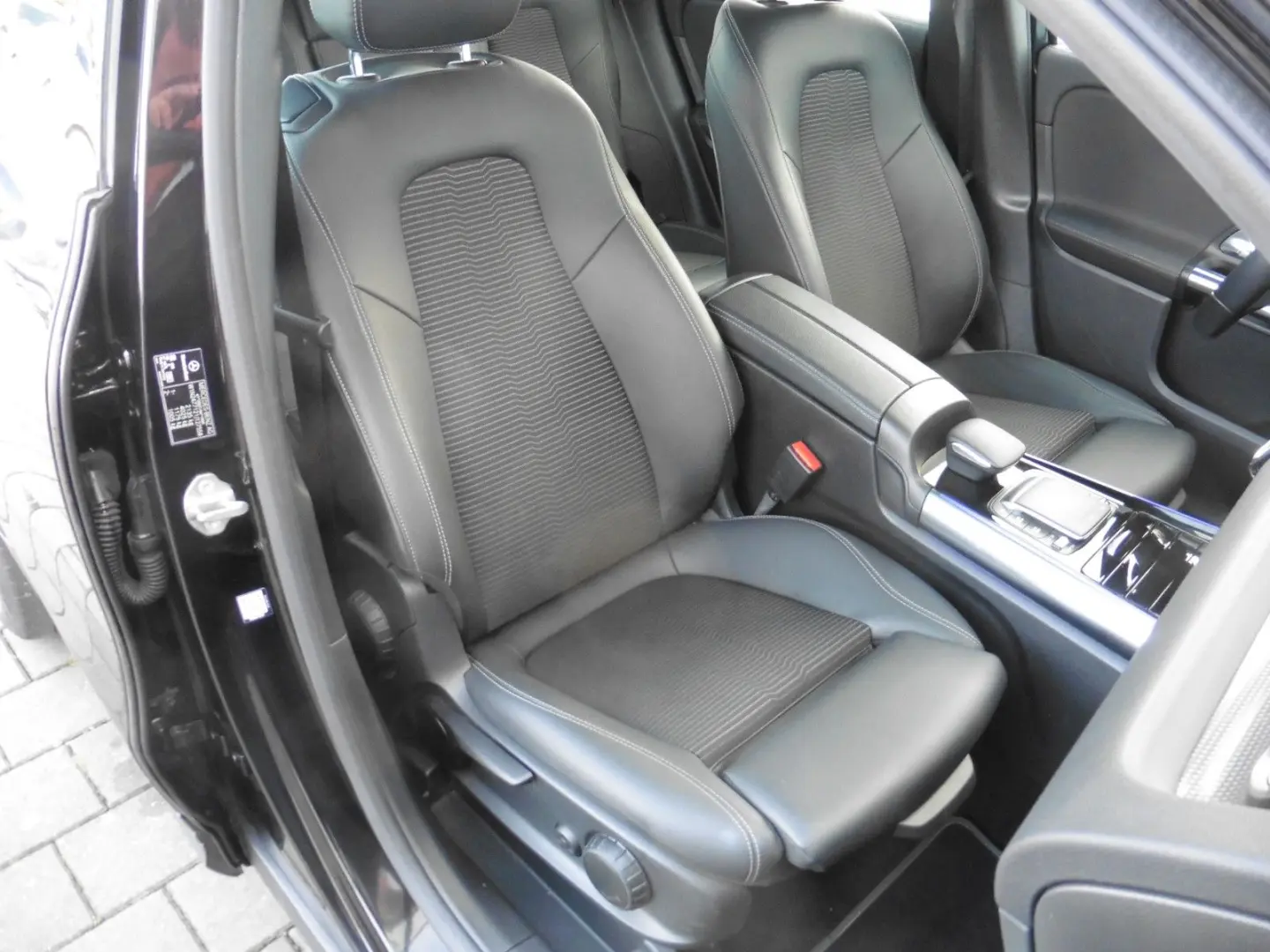 GLA 200 d DCT WIDE LED Navi Kamera 18  1-Hand