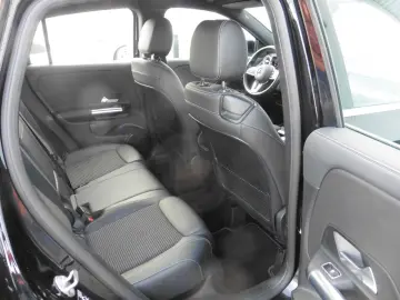 GLA 200 d DCT WIDE LED Navi Kamera 18  1-Hand