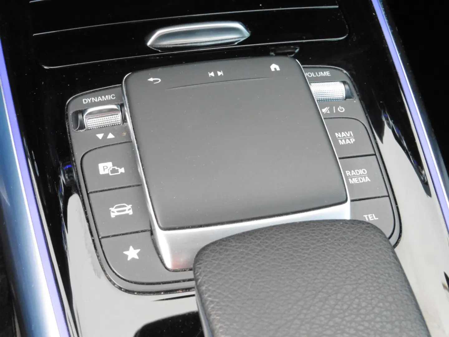 GLA 200 d DCT WIDE LED Navi Kamera 18  1-Hand