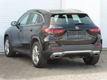 GLA 200 d DCT WIDE LED Navi Kamera 18  1-Hand